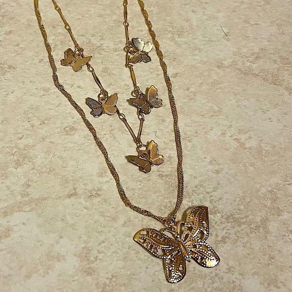 NWT Multilayer Pendant Butterfly Necklace gold - Picture 2 of 4